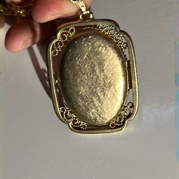 Vintage 1973 Avon Filigree Picture Locket Necklace Blue Lapis - Picture 7 of 12